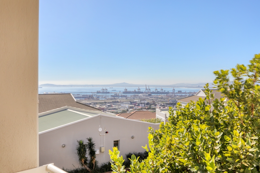 2 Bedroom Property for Sale in Vredehoek Western Cape